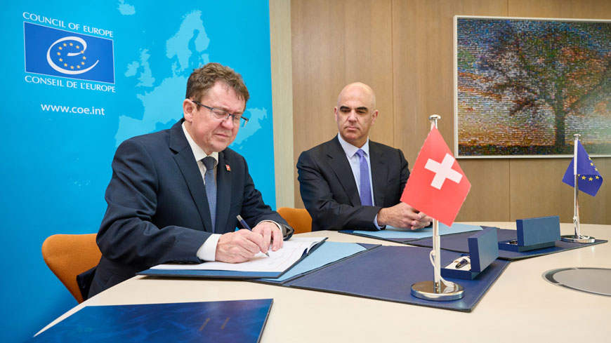 La Suisse signe le traité global du Conseil de l’Europe sur l’IA