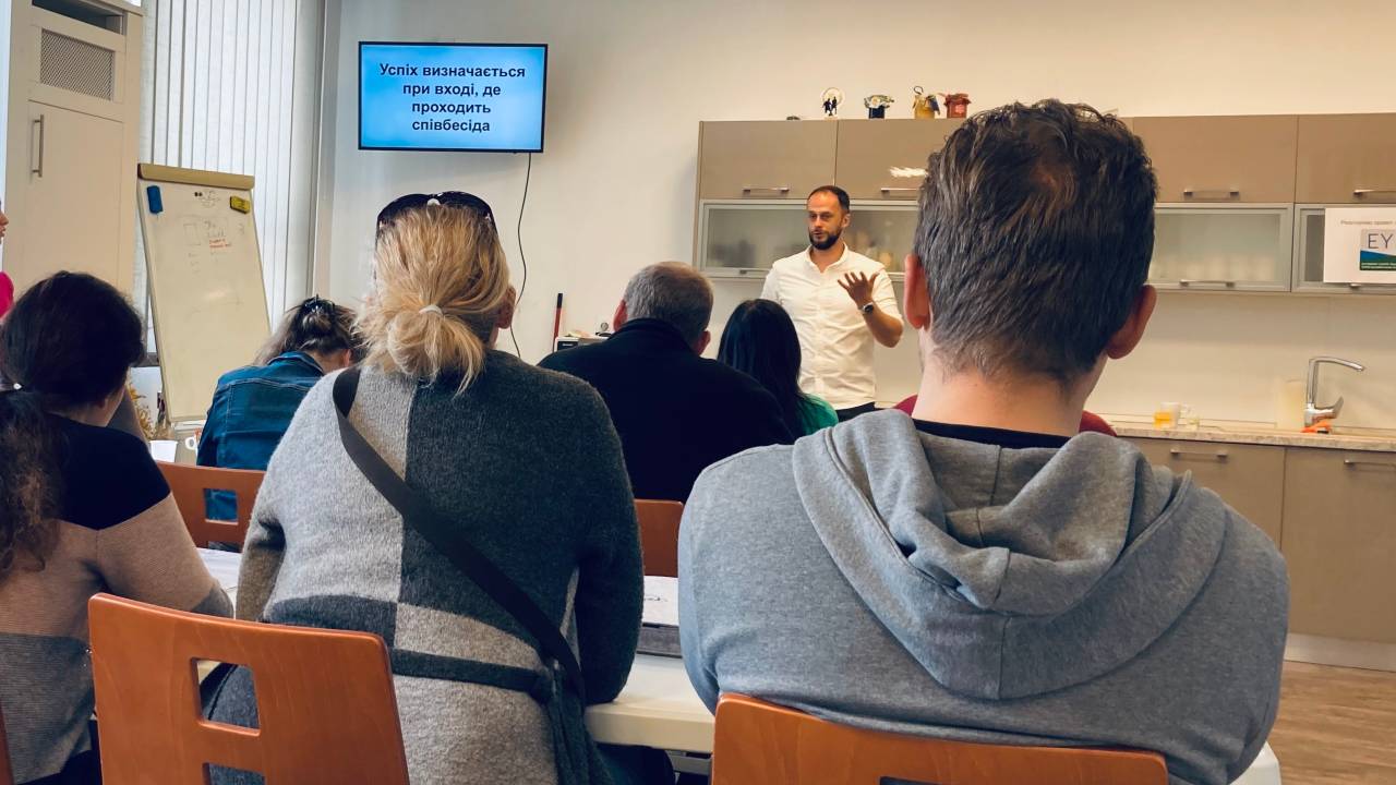 EYF visit to project on employment skills for young refugees from Ukraine in Prague, Czech Republic