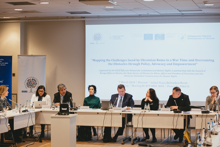 Representatives of Ukrainian Roma civil society, national authorities and international experts discussed ways to address challenges faced by Roma communities during the conflict