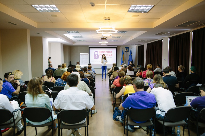 Seminar on safety of journalists in the time of war conflict held in Dnipro