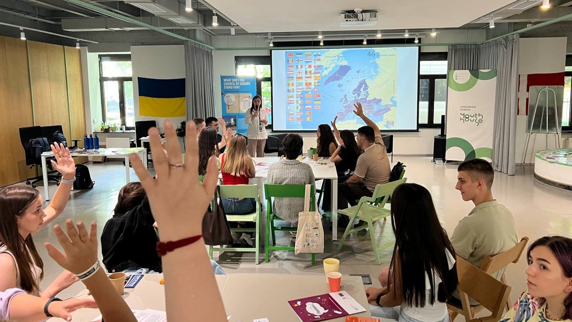 Young people playing “Solutions Exist!” at the Ukrainian-Danish Youth House on Youth Day 2025