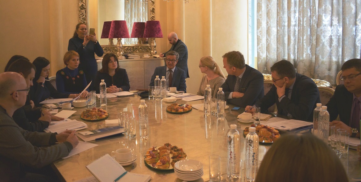 Informational breakfasts with MPs on the issues of internally displaced persons in Ukraine