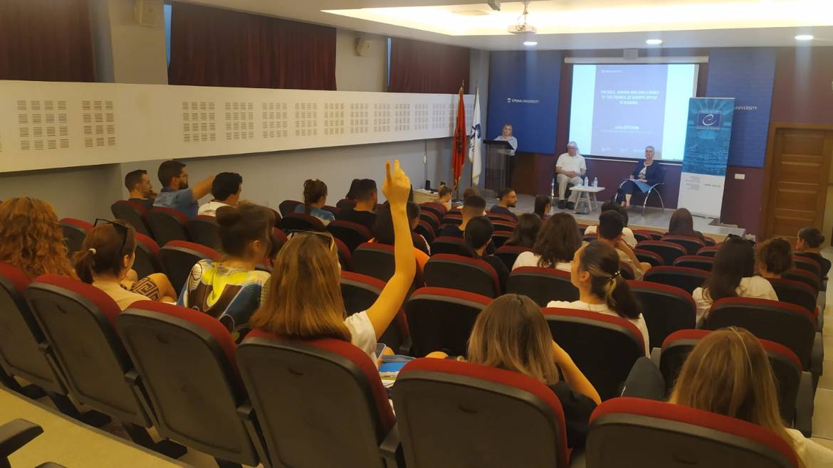 Studentët e Universitetit Epoka diskutojnë “Rolin, axhendën dhe sfidat e zyrës së Këshillit të Europës në Tiranë”
