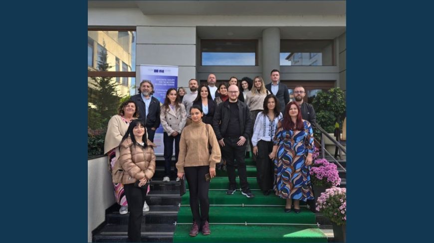 Raportimi i Drejtësisë: gazetarët forcojnë standardet profesionale në raportimin gjyqësor
