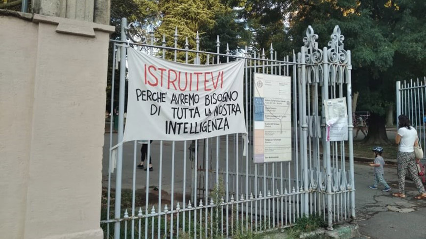 Retour à l'école en Italie, avec un nouveau manuel anti-rumeurs pour les élèves !