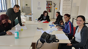 Succès des actions d’alphabétisation pour les femmes Roms à Patras