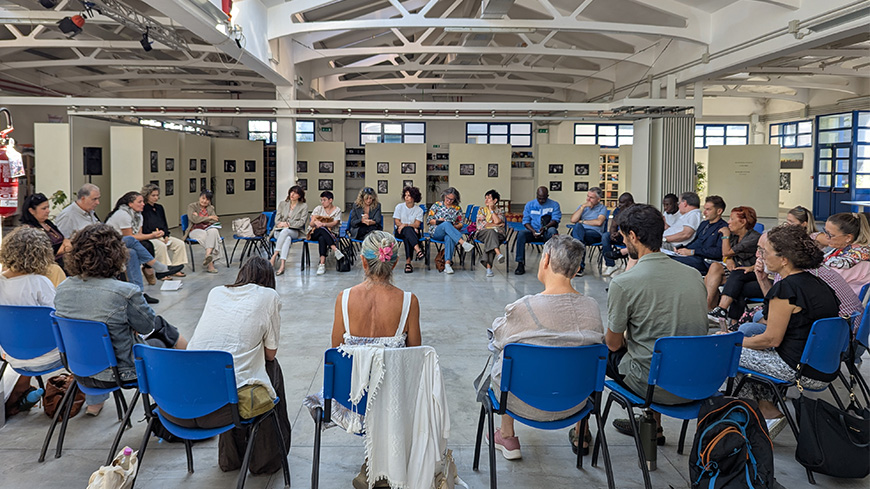 At the Foundation Sete Sois Sete Luas, the focus group on education took place, with over 30 participants sitting in a circle in one of the former industrial buildings of the city.