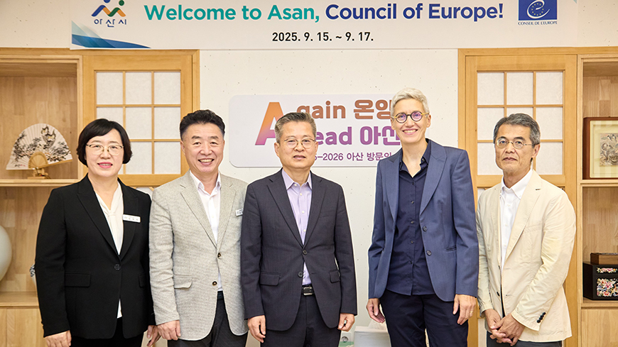 Participants of the Intercultural Cities expert visit gathered in Asan City Hall, September 2025 - Photo credit: Asan City