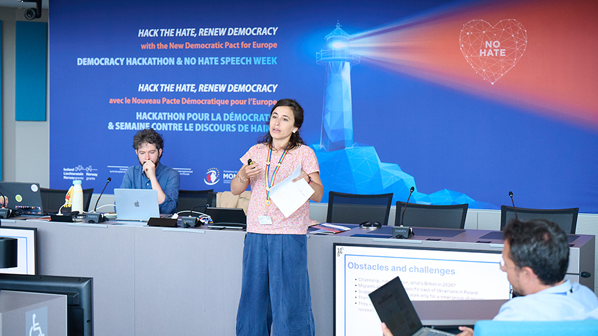Experts presenting the STAND methodology to participants