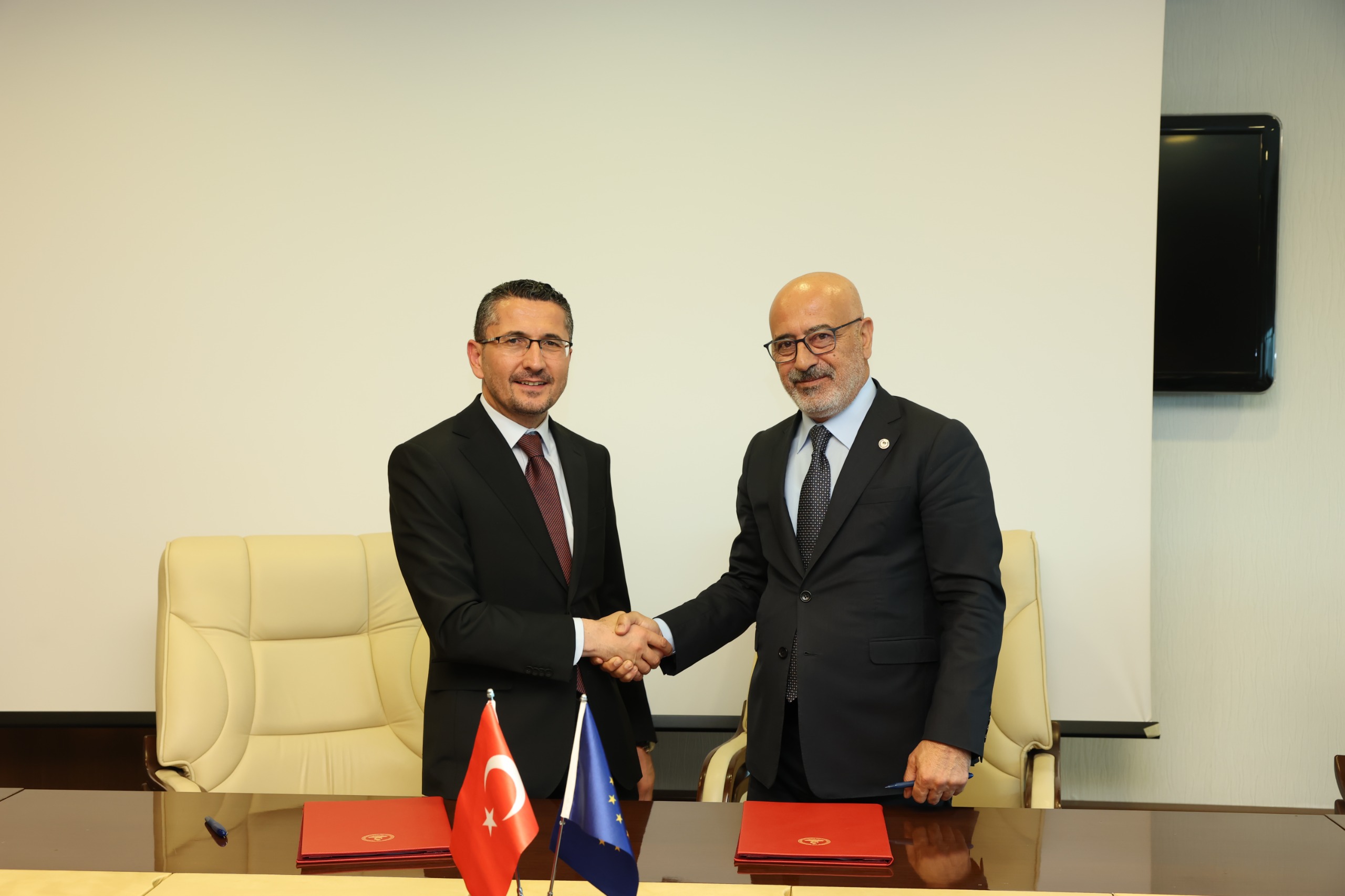 Constitutional Court and Union of Turkish Bar Associations Sign Memorandum of Understanding