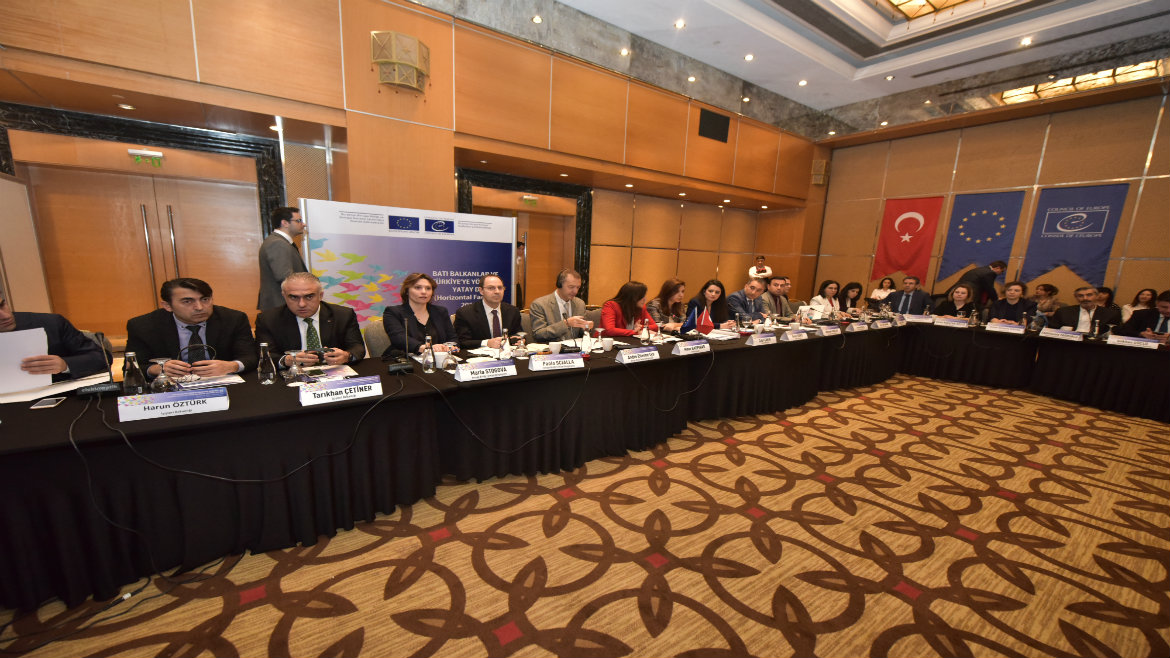 Türk yetkililer insan haklarının daha iyi korunması yönünde kararlılık sergiliyor