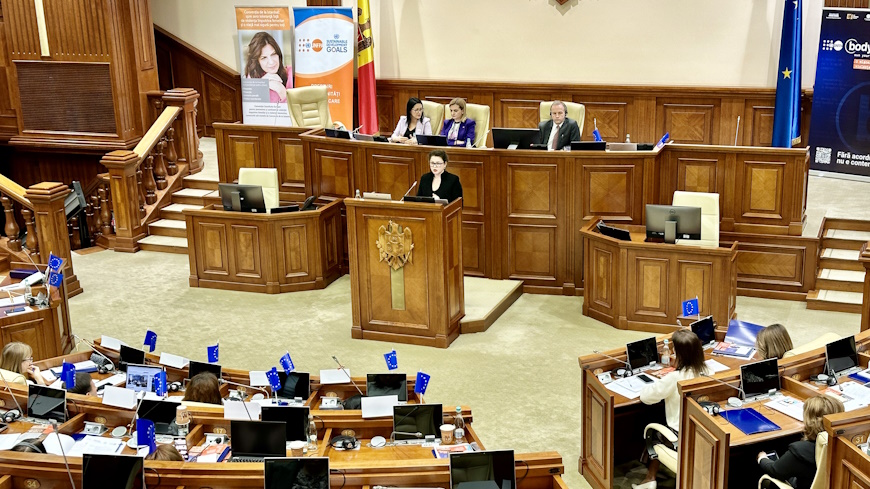 Parlamentul Republicii Moldova inițiază discuții legislative pentru combaterea violenței digitale împotriva femeilor