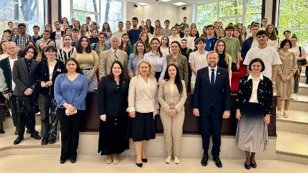 Secretarul general adjunct al Consiliului Europei pledează pentru egalitatea de gen în Republica Moldova