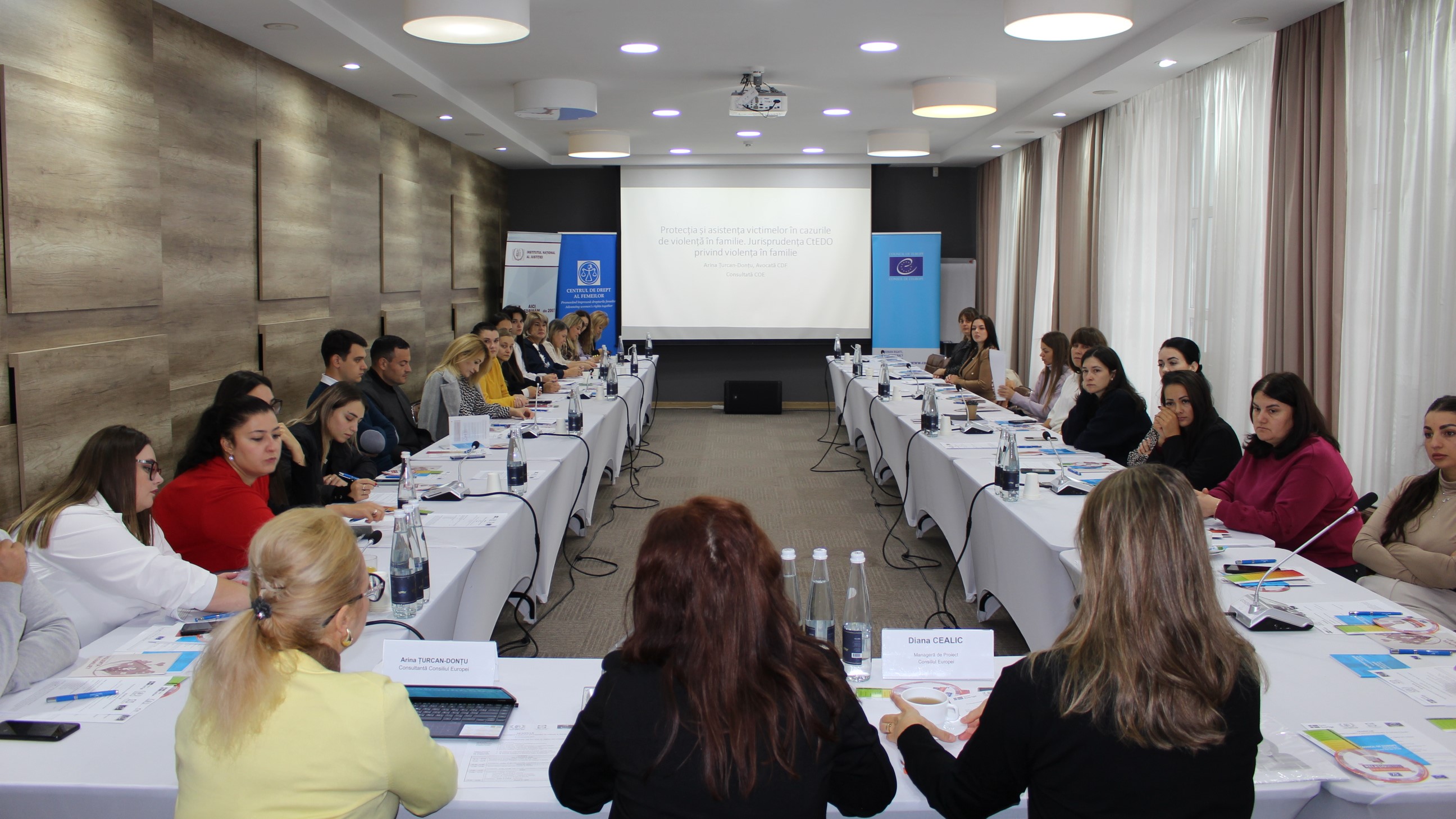 Asistenți judiciari, grefieri și consultanți ai procurorilor din Republica Moldova își îmbunătățesc cunoștințele privind investigarea și judecarea infracțiunilor de violență domestică
