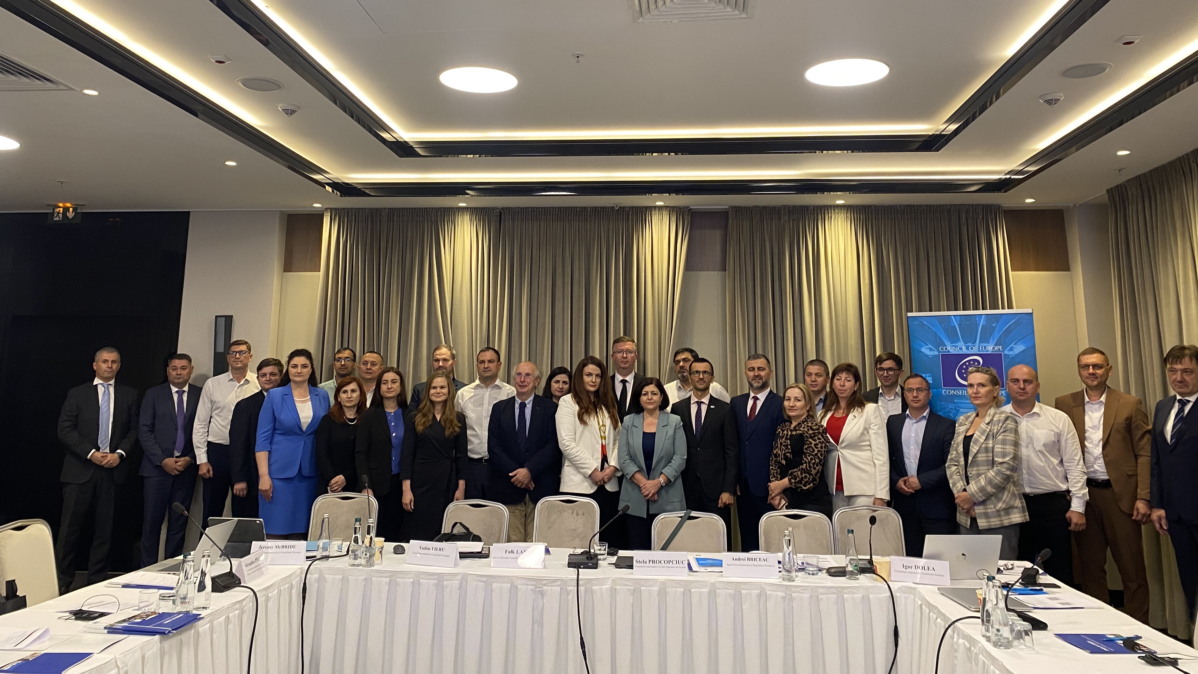 Profesioniști din domeniul juridic analizează măsuri practice pentru prevenirea încălcărilor drepturilor omului în cadrul procedurilor penale