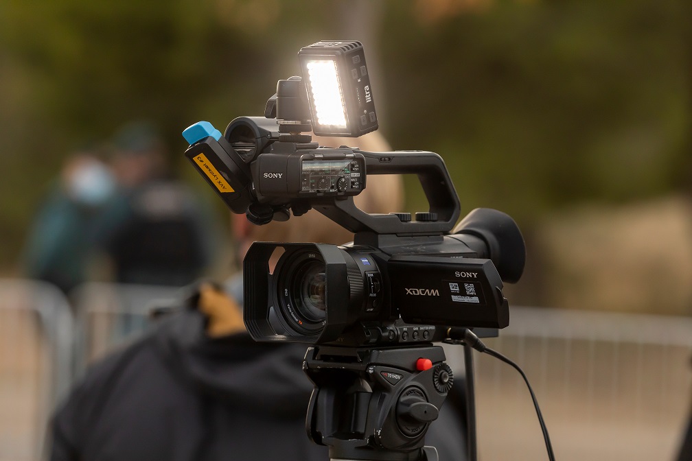 Strengthening the capacities of media professionals and independence of the public service broadcaster