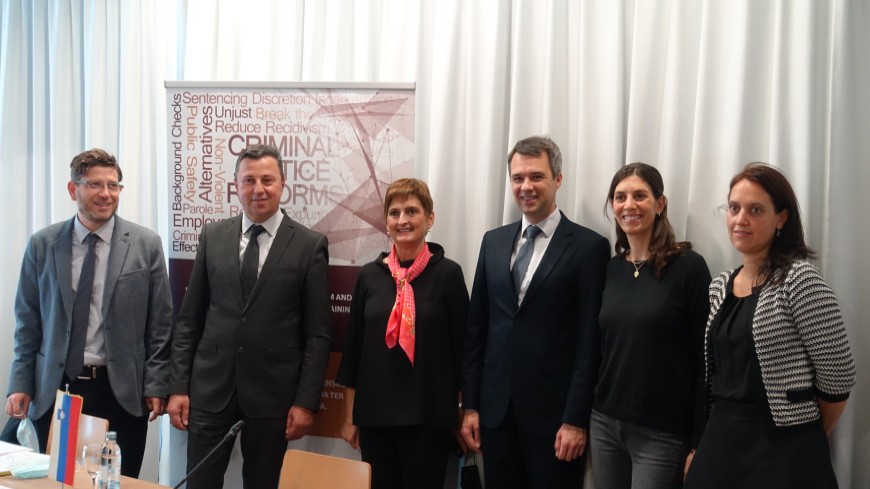 Members of the Advisory Group meeting in Ljubljana on 4 November 2021
