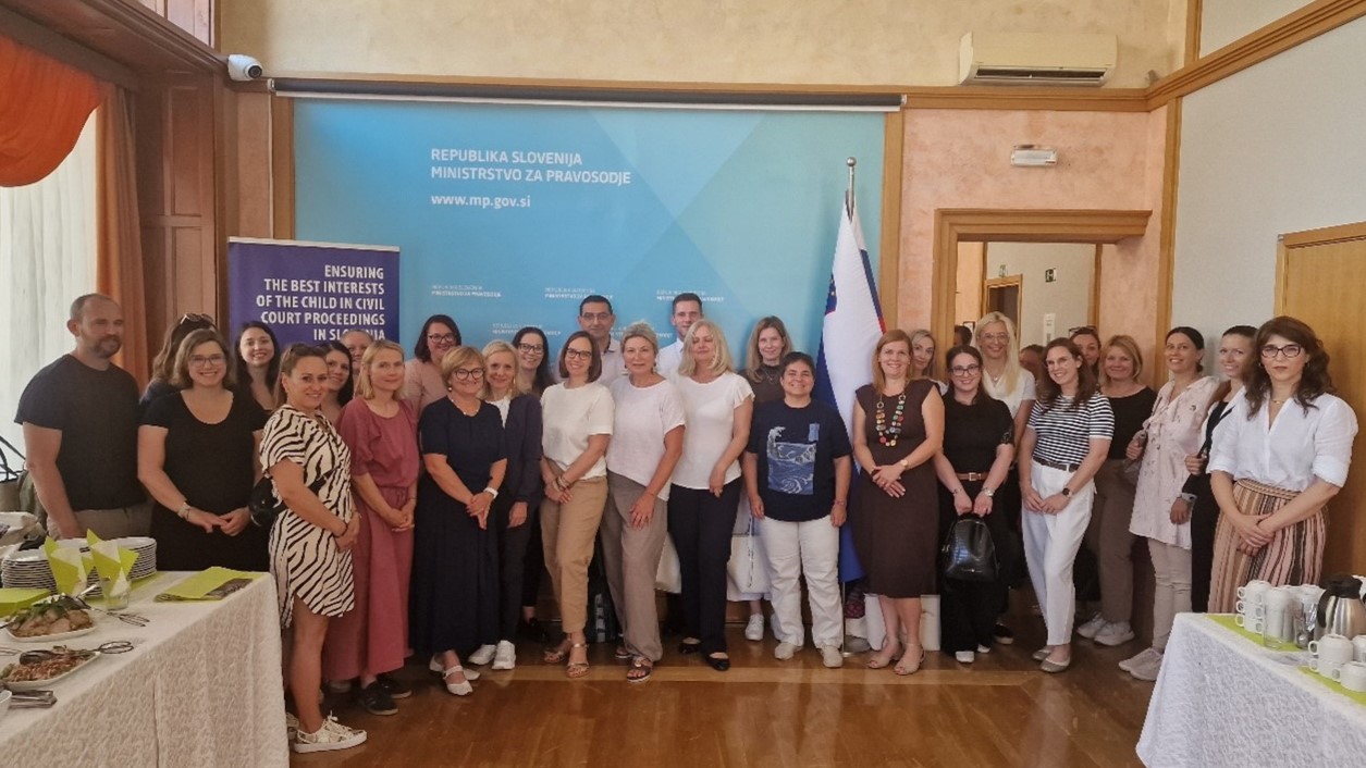 Renforcement de la coopération interinstitutionnelle dans les procédures civiles impliquant des enfants en Slovénie : deuxième session de formation des formateurs